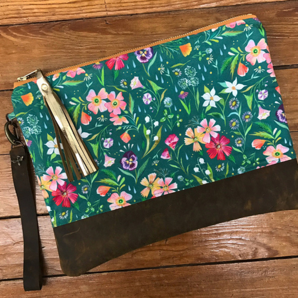 Katie Daisy Handbags - Linen & Rustic Leather Clutch: Turquoise Flowers